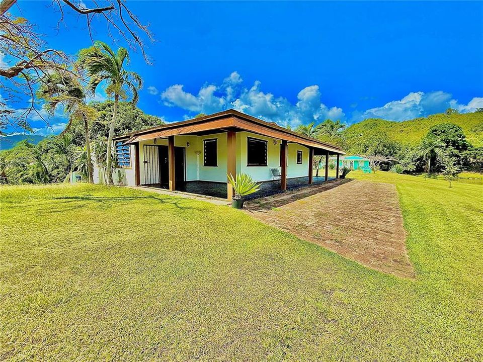 Recently Sold: $195,000 (4 beds, 1 baths, 1274 Square Feet)