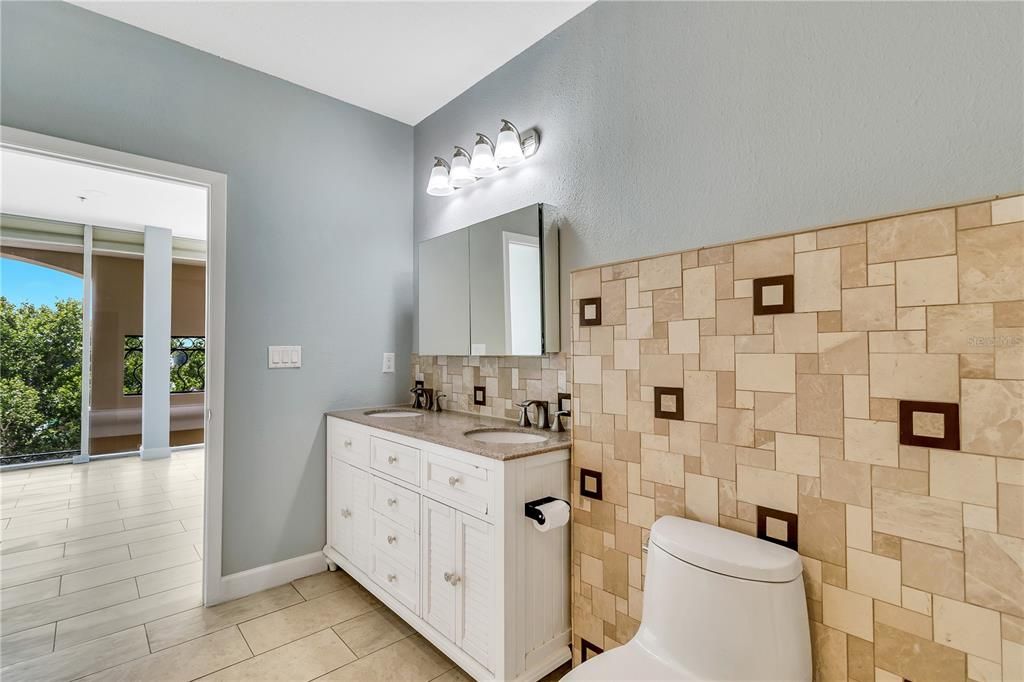 For Sale: $449,900 (2 beds, 2 baths, 1564 Square Feet)