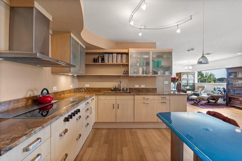 На продажу: $570,000 (3 спален, 2 ванн, 1875 Квадратных фут)