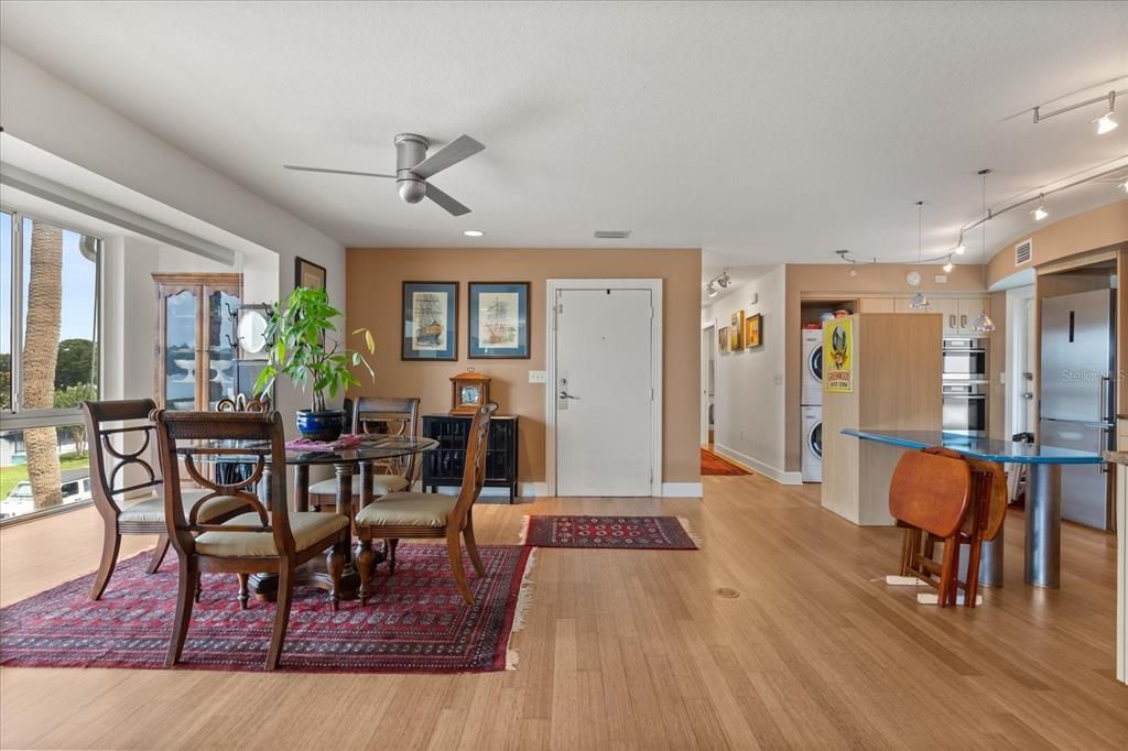 На продажу: $570,000 (3 спален, 2 ванн, 1875 Квадратных фут)