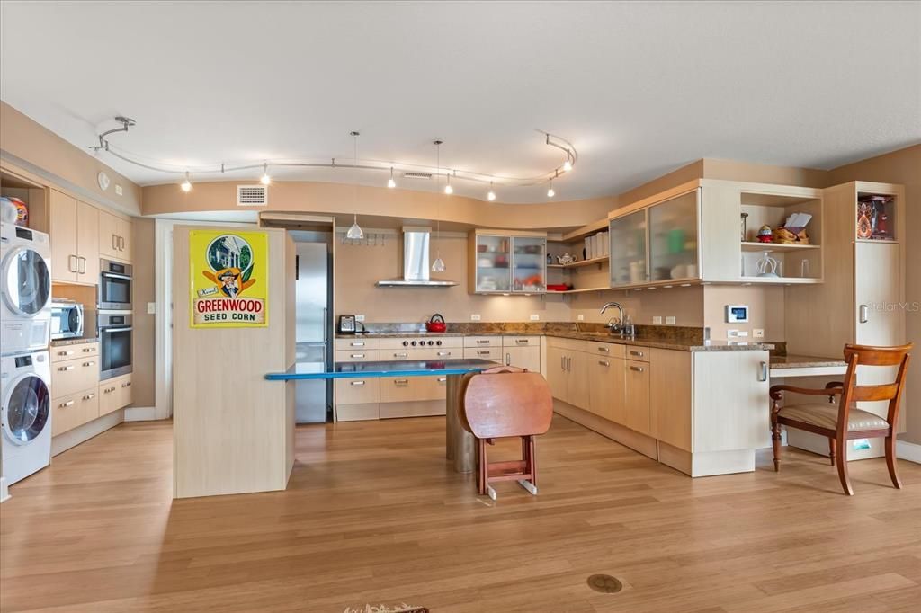 На продажу: $570,000 (3 спален, 2 ванн, 1875 Квадратных фут)