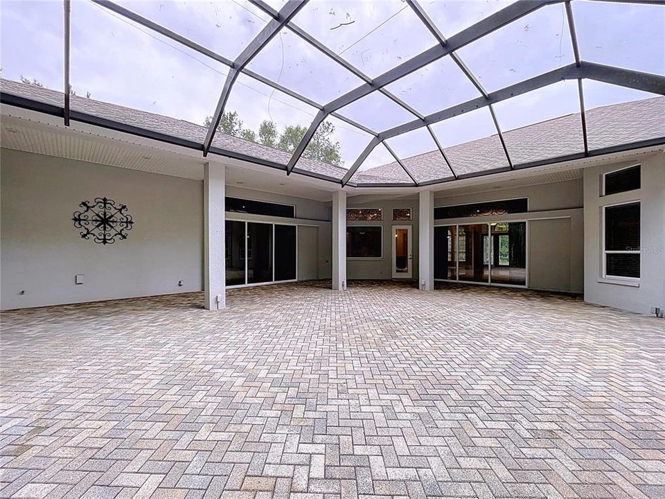 For Sale: $975,000 (5 beds, 4 baths, 4200 Square Feet)