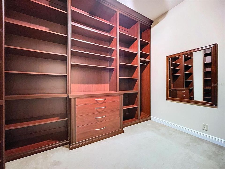 For Sale: $975,000 (5 beds, 4 baths, 4200 Square Feet)