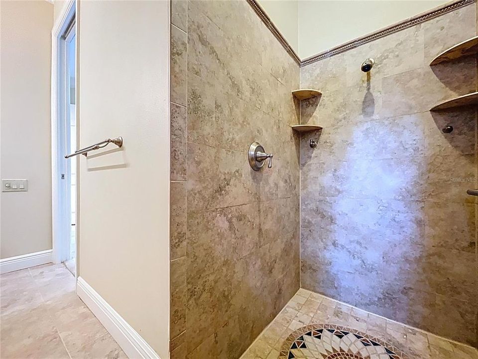 For Sale: $975,000 (5 beds, 4 baths, 4200 Square Feet)