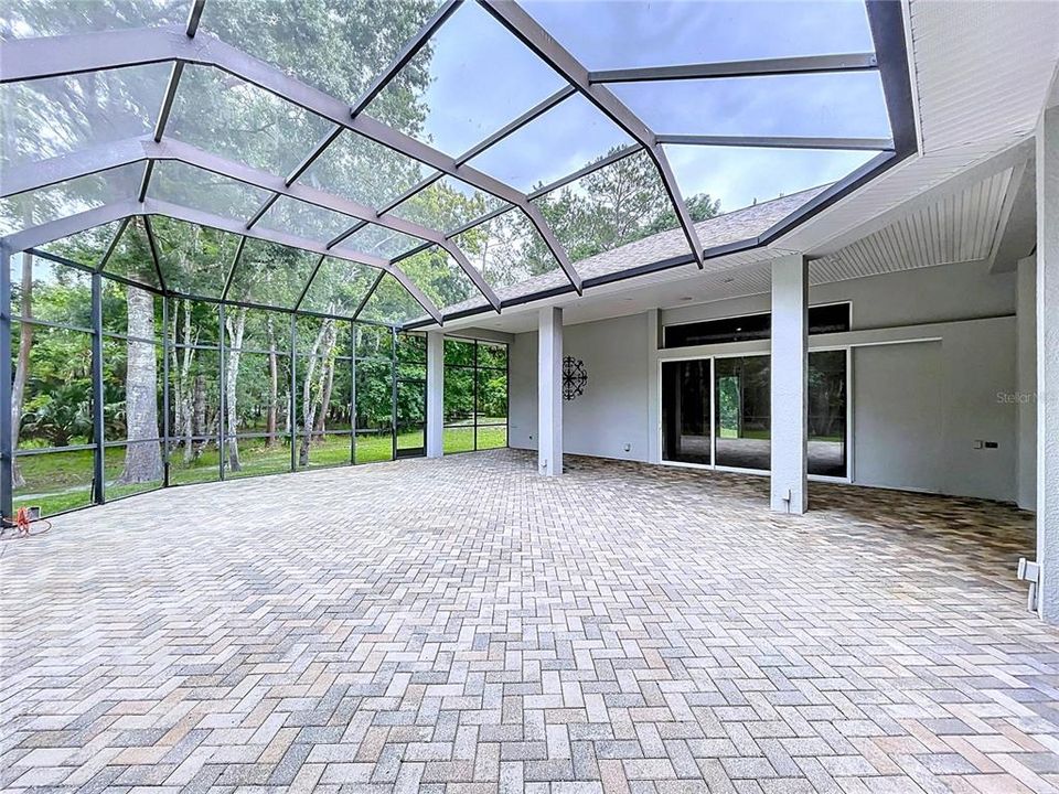 For Sale: $975,000 (5 beds, 4 baths, 4200 Square Feet)