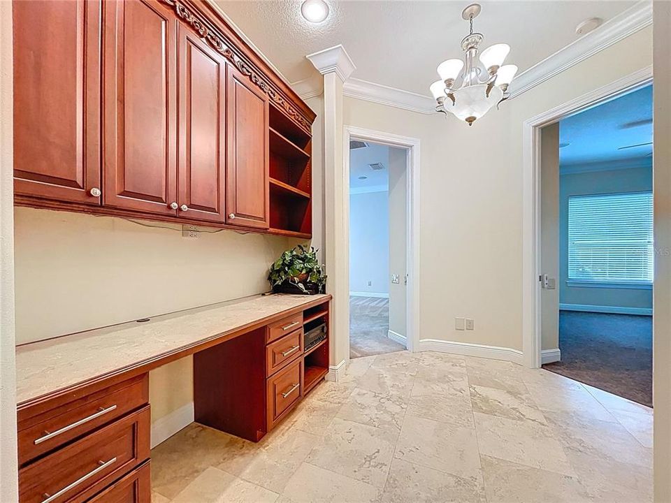 For Sale: $975,000 (5 beds, 4 baths, 4200 Square Feet)