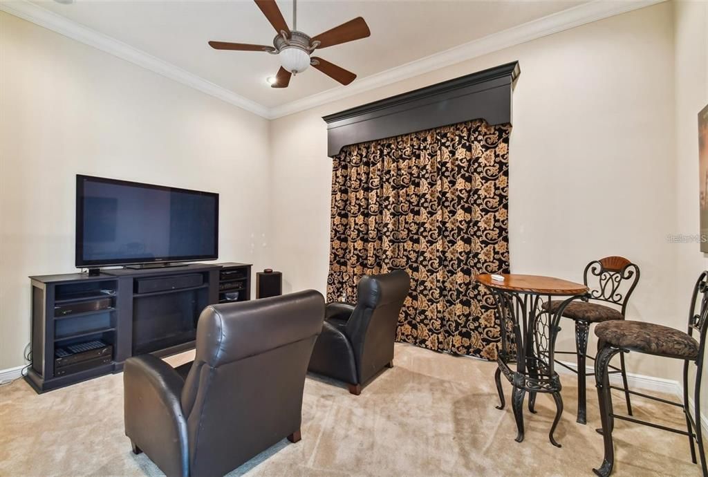 For Sale: $975,000 (5 beds, 4 baths, 4200 Square Feet)