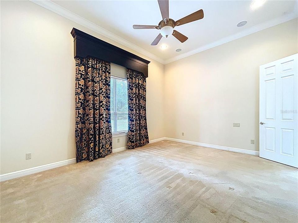 For Sale: $975,000 (5 beds, 4 baths, 4200 Square Feet)