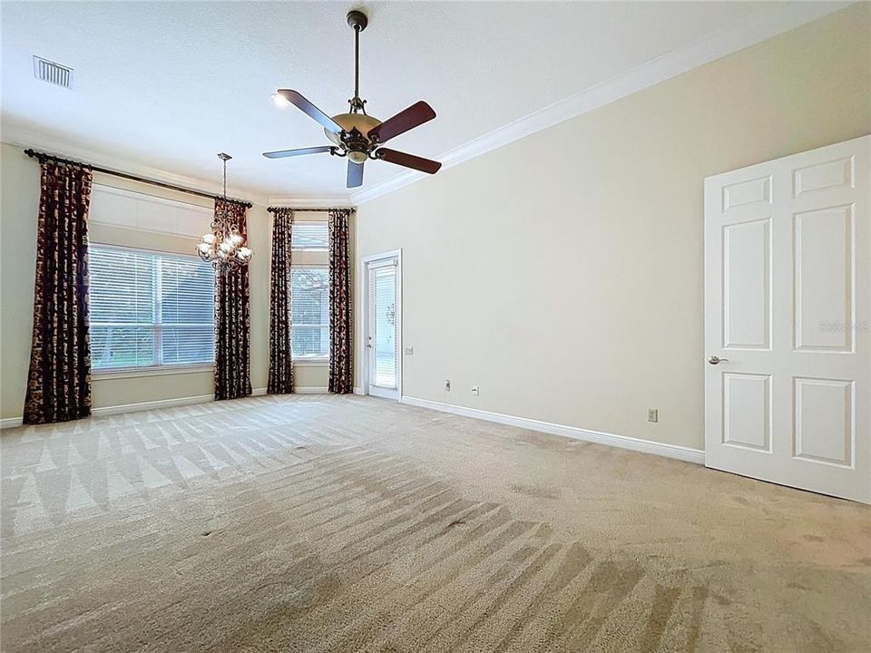 For Sale: $975,000 (5 beds, 4 baths, 4200 Square Feet)