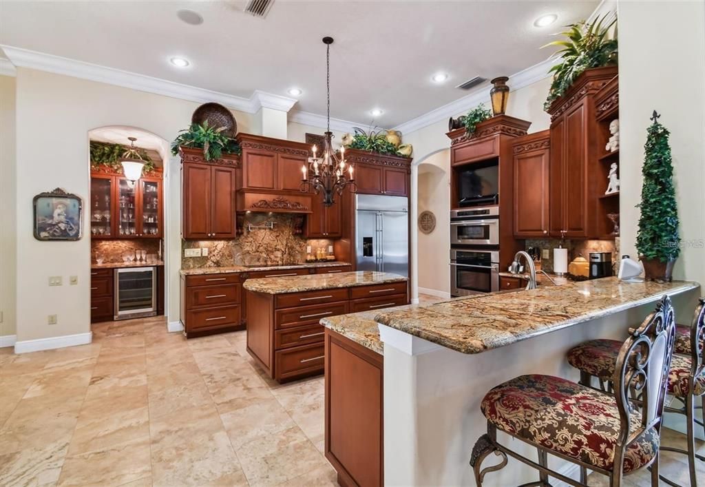 For Sale: $975,000 (5 beds, 4 baths, 4200 Square Feet)