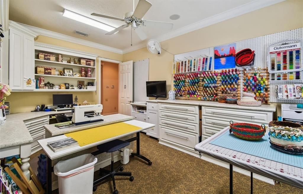 For Sale: $975,000 (5 beds, 4 baths, 4200 Square Feet)