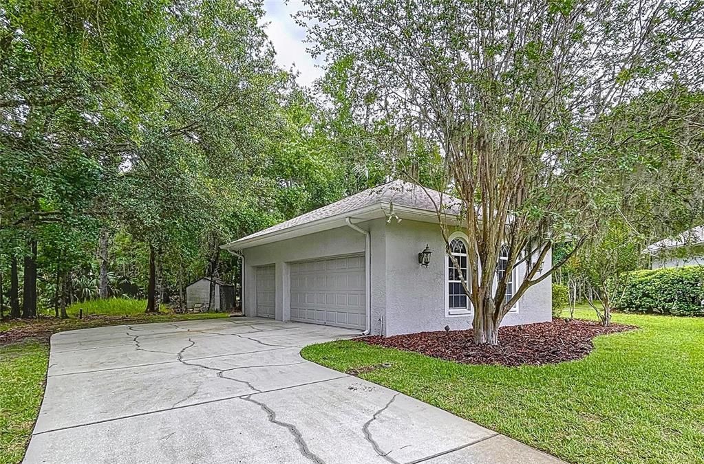 For Sale: $975,000 (5 beds, 4 baths, 4200 Square Feet)