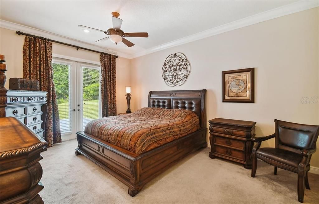 For Sale: $975,000 (5 beds, 4 baths, 4200 Square Feet)