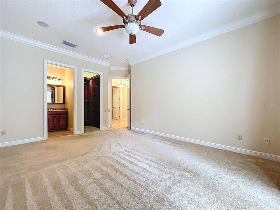 For Sale: $975,000 (5 beds, 4 baths, 4200 Square Feet)