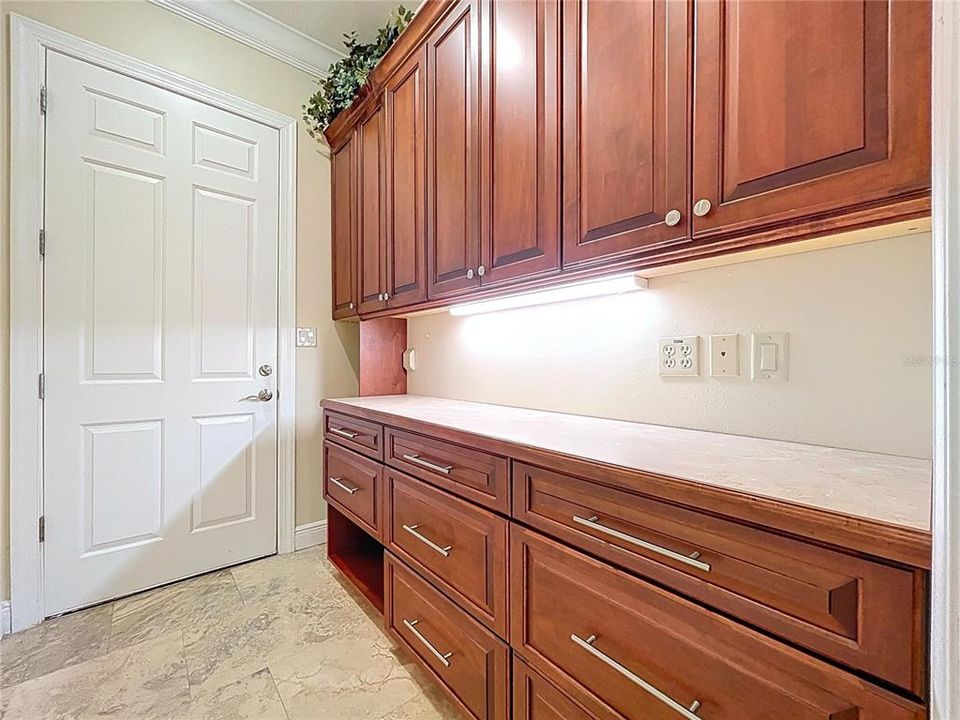 For Sale: $975,000 (5 beds, 4 baths, 4200 Square Feet)