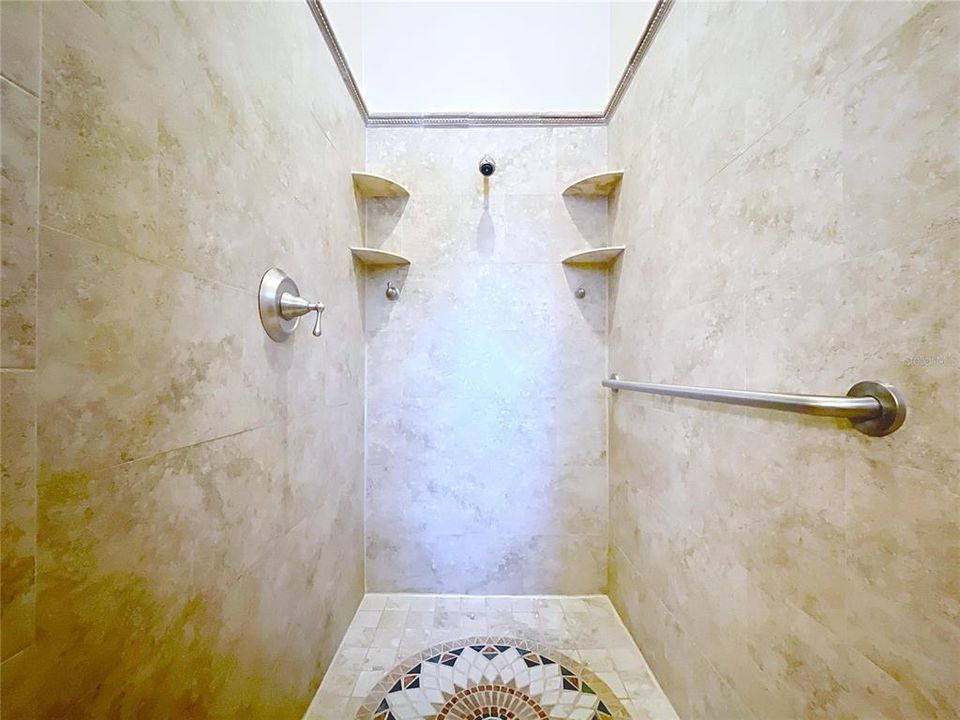 For Sale: $975,000 (5 beds, 4 baths, 4200 Square Feet)