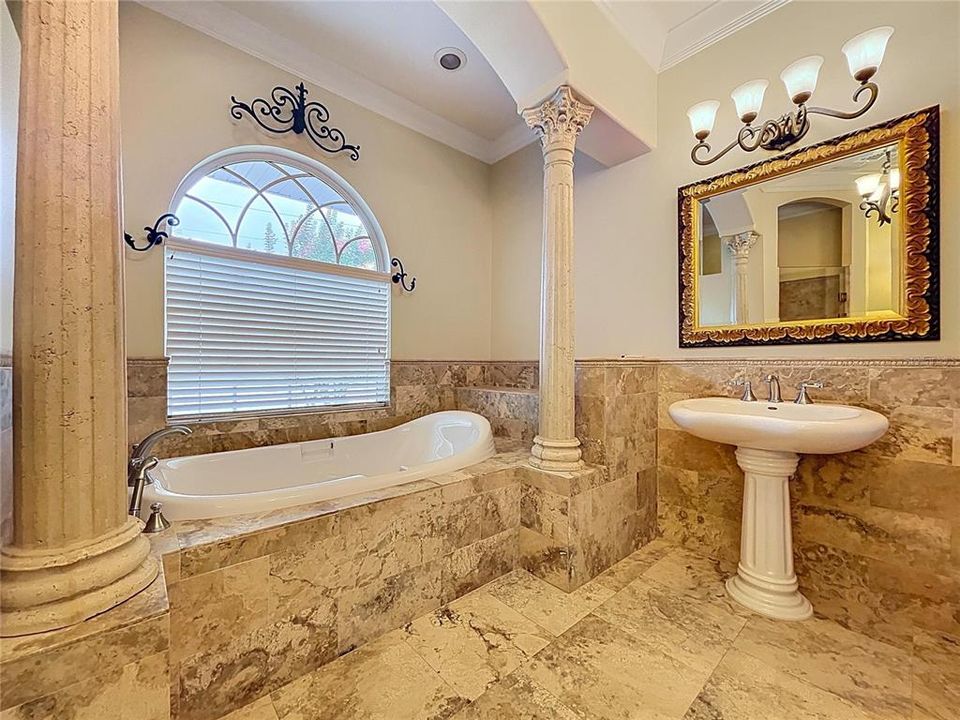 For Sale: $975,000 (5 beds, 4 baths, 4200 Square Feet)