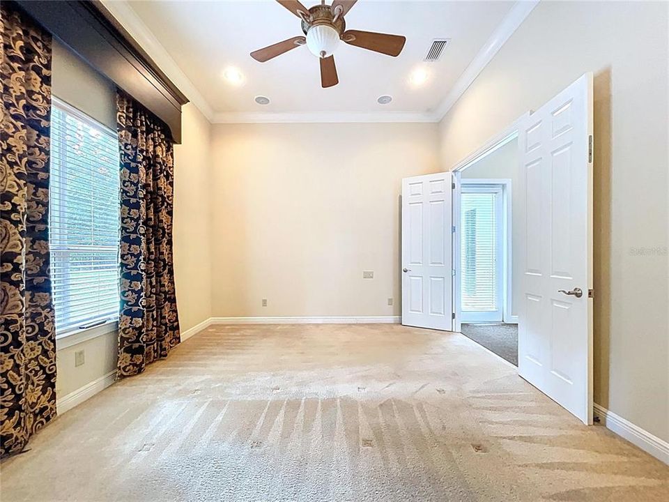 For Sale: $975,000 (5 beds, 4 baths, 4200 Square Feet)