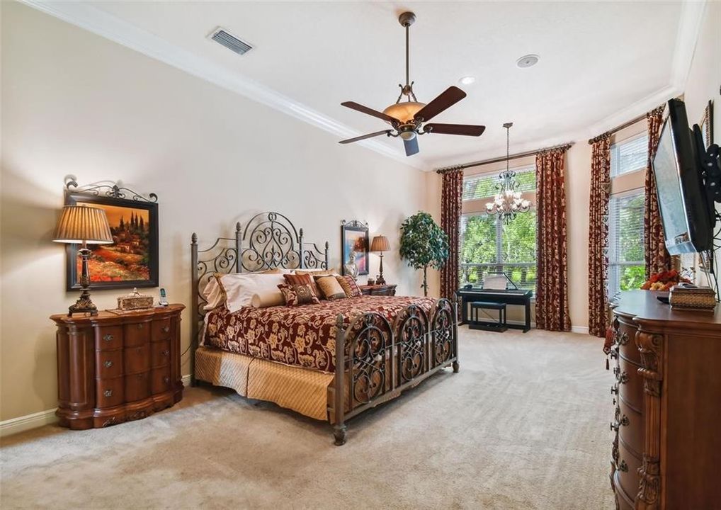 For Sale: $975,000 (5 beds, 4 baths, 4200 Square Feet)