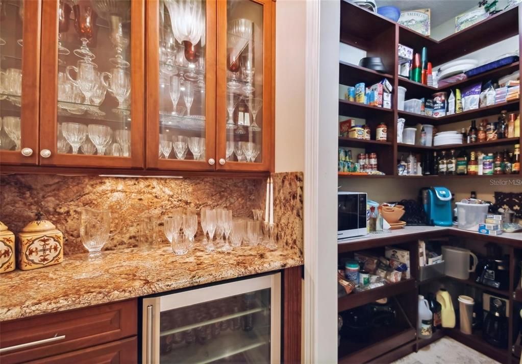 For Sale: $975,000 (5 beds, 4 baths, 4200 Square Feet)