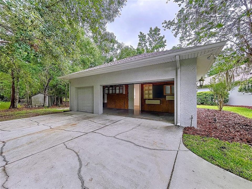 For Sale: $975,000 (5 beds, 4 baths, 4200 Square Feet)