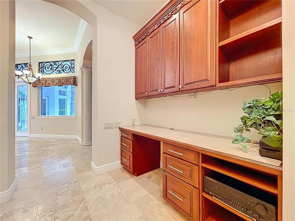 For Sale: $975,000 (5 beds, 4 baths, 4200 Square Feet)