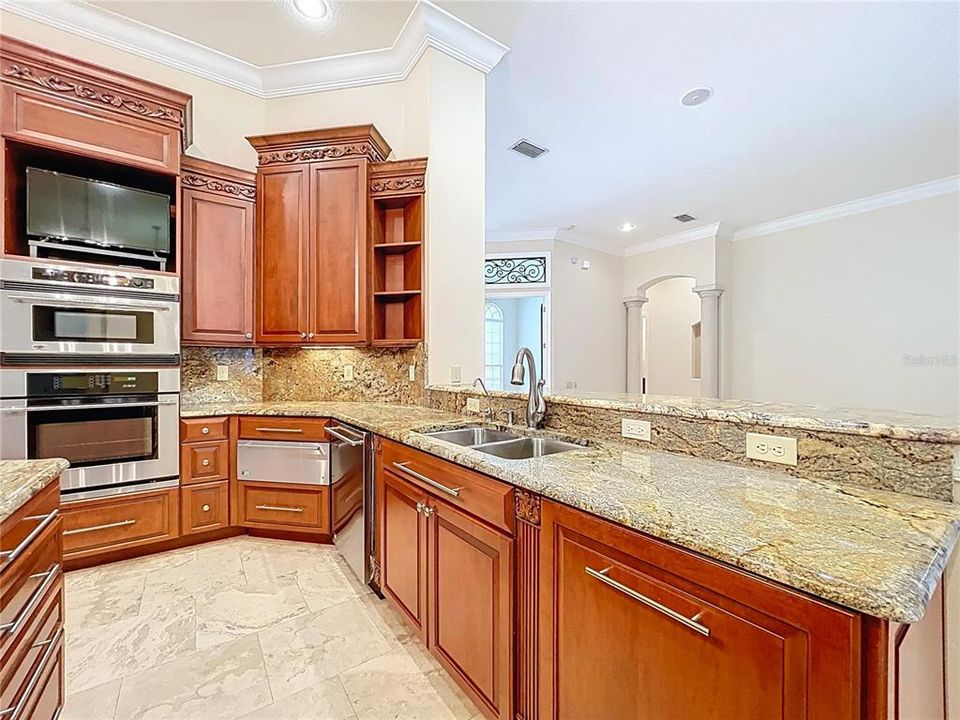 For Sale: $975,000 (5 beds, 4 baths, 4200 Square Feet)