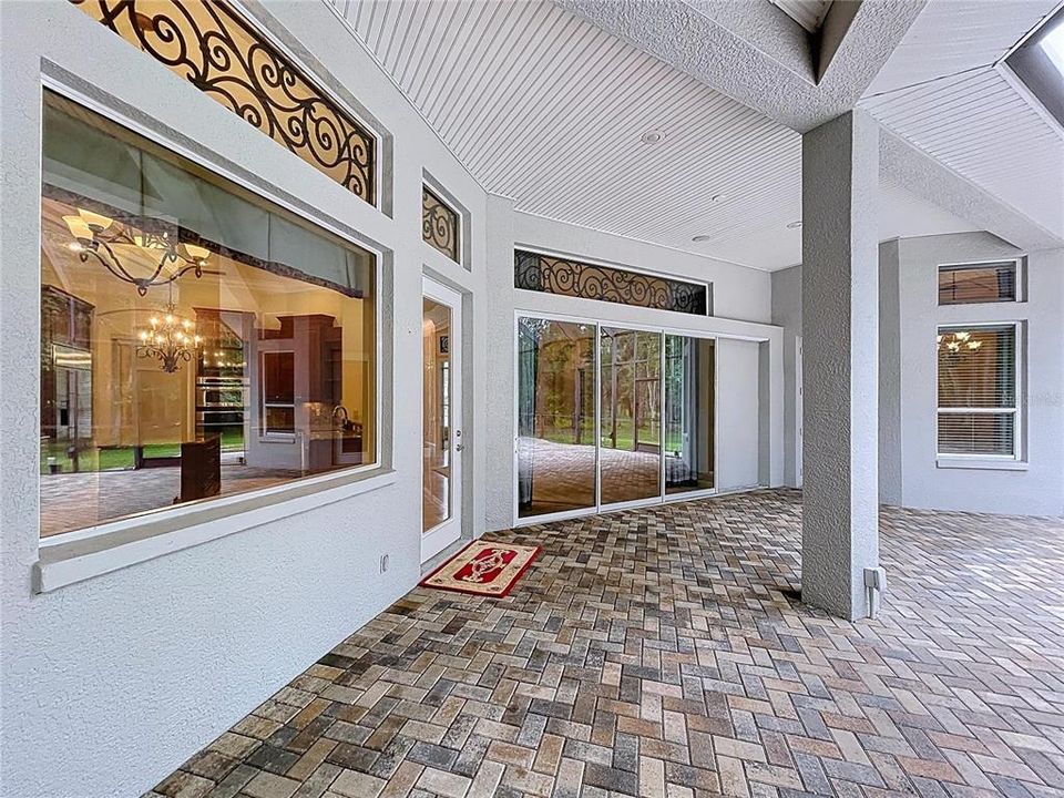 For Sale: $975,000 (5 beds, 4 baths, 4200 Square Feet)