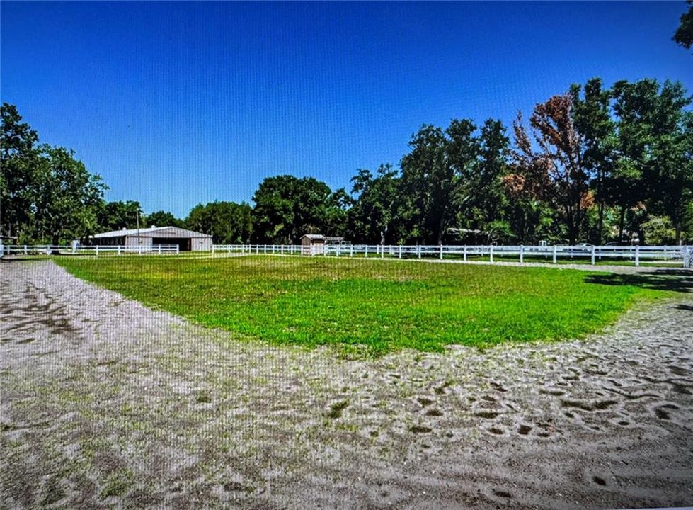 待售: $1,550,000 (3.92 acres)