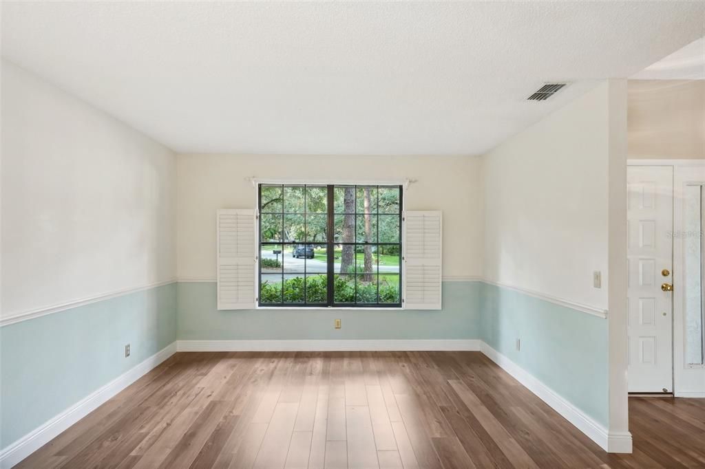 Под контрактом: $579,000 (4 спален, 2 ванн, 1878 Квадратных фут)