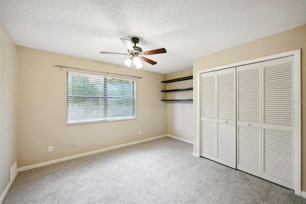 Под контрактом: $579,000 (4 спален, 2 ванн, 1878 Квадратных фут)