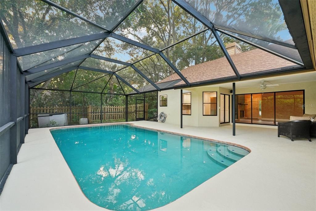 Под контрактом: $579,000 (4 спален, 2 ванн, 1878 Квадратных фут)