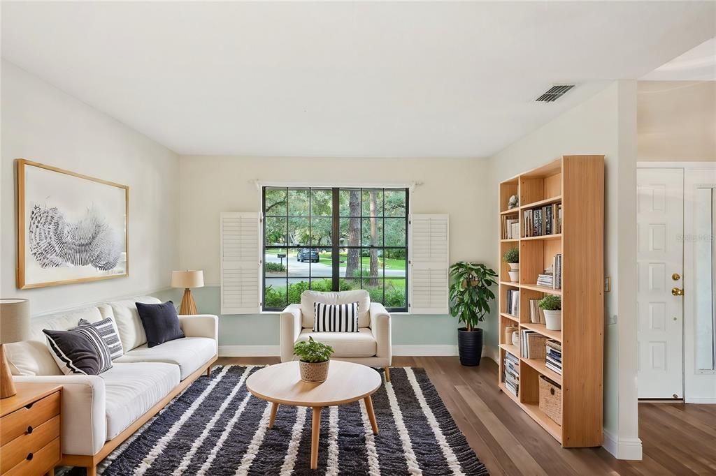 Под контрактом: $579,000 (4 спален, 2 ванн, 1878 Квадратных фут)