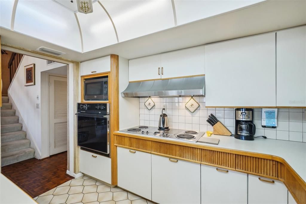 待售: $640,000 (3 贝兹, 3 浴室, 2435 平方英尺)