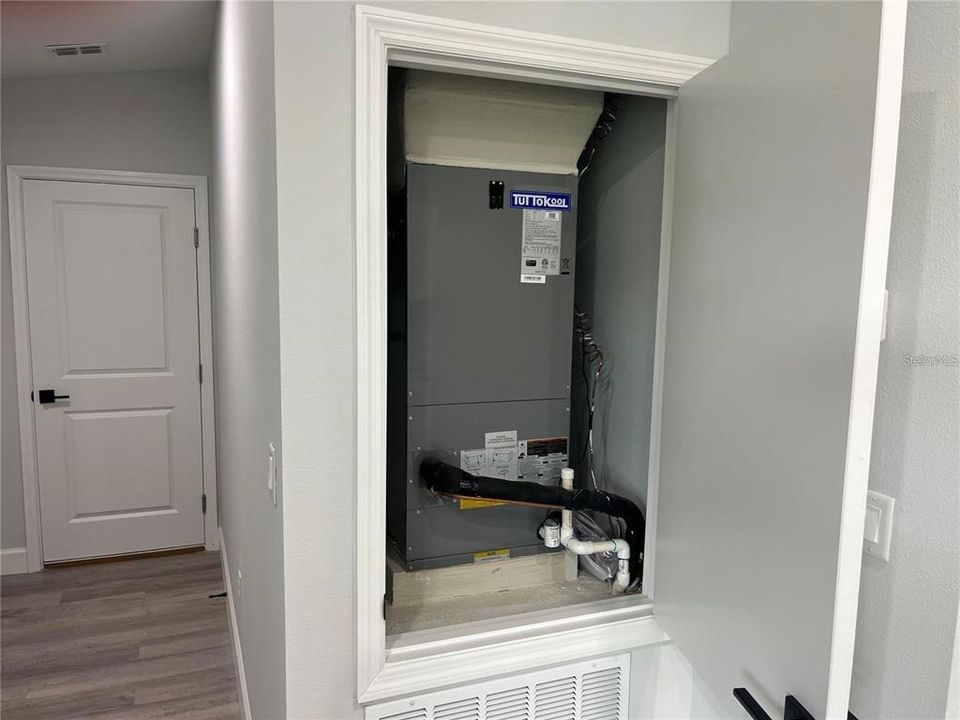 For Rent: $1,650 (3 beds, 2 baths, 1011 Square Feet)