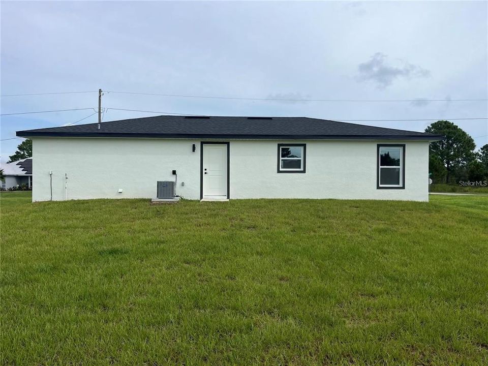 For Rent: $1,650 (3 beds, 2 baths, 1011 Square Feet)