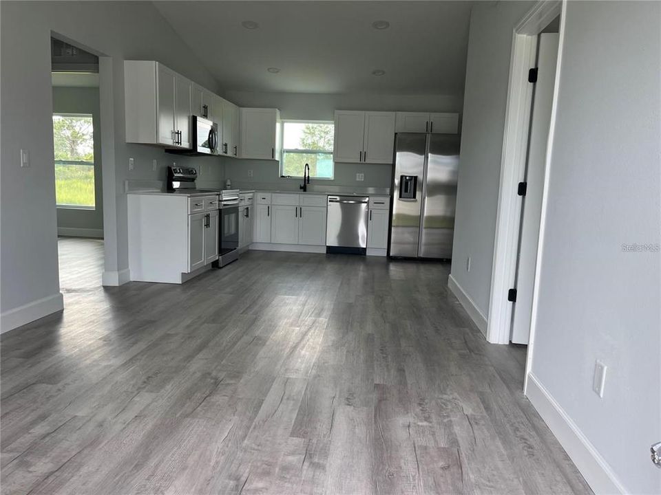 For Rent: $1,650 (3 beds, 2 baths, 1011 Square Feet)