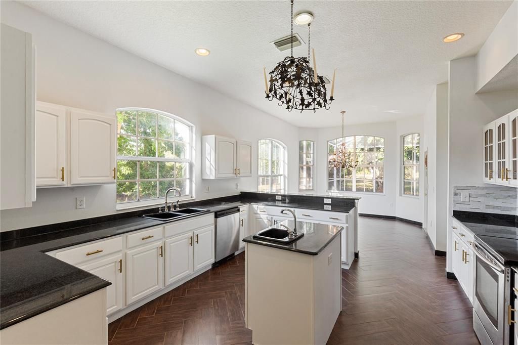 待售: $829,900 (5 贝兹, 4 浴室, 4525 平方英尺)