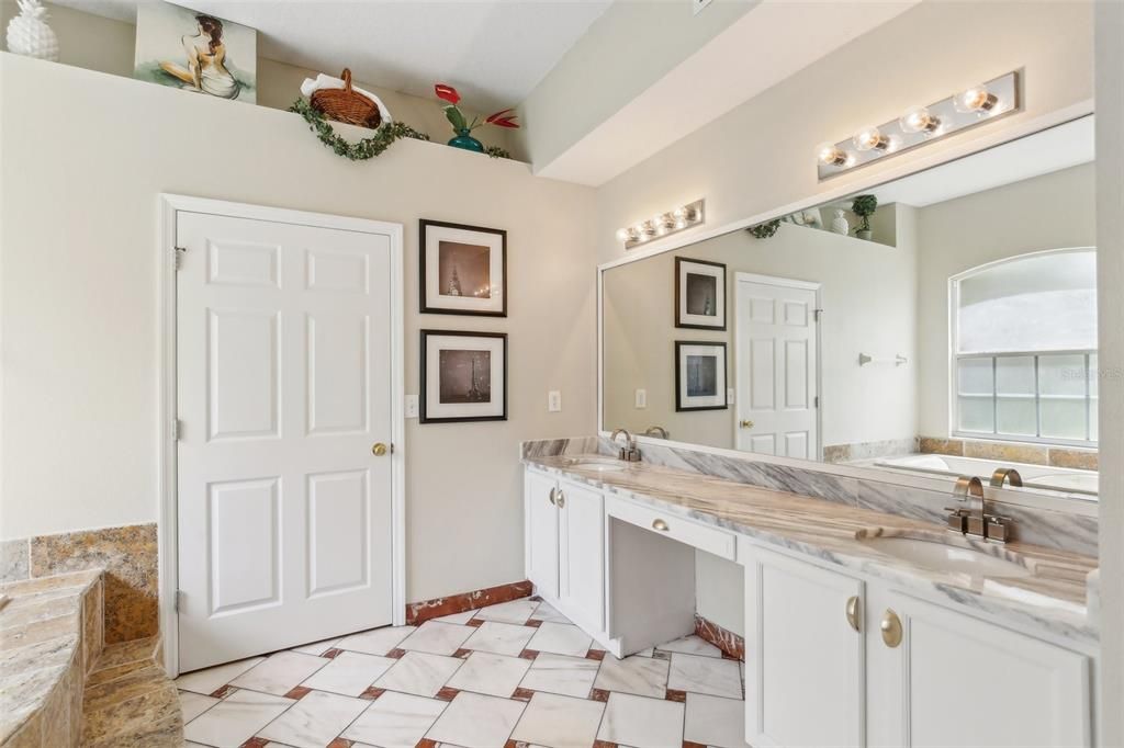 待售: $829,900 (5 贝兹, 4 浴室, 4525 平方英尺)