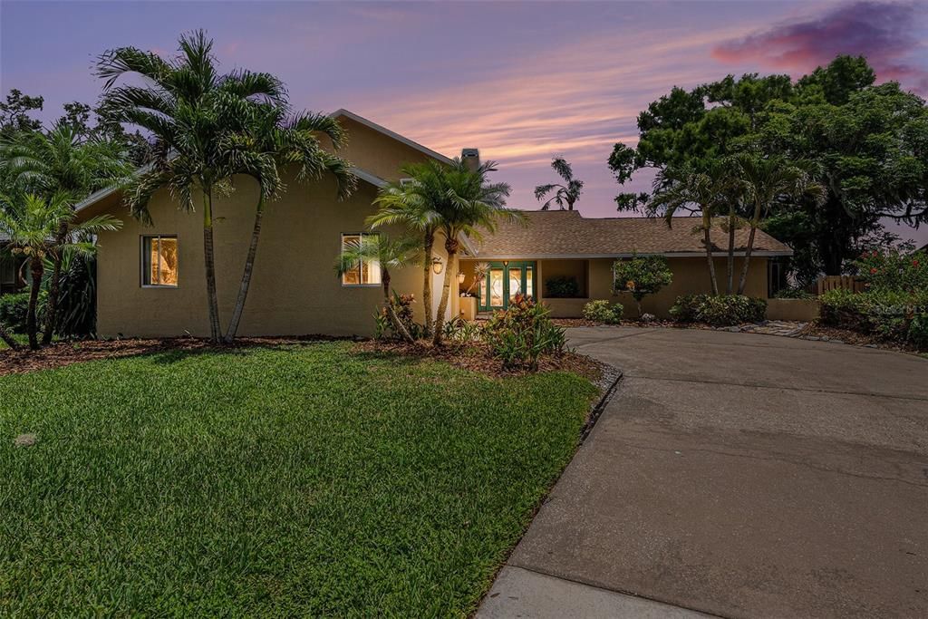 Activo con contrato: $850,000 (4 camas, 3 baños, 2324 Pies cuadrados)