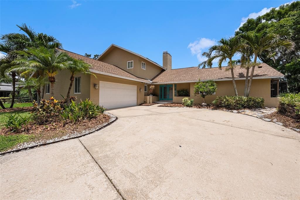 Activo con contrato: $850,000 (4 camas, 3 baños, 2324 Pies cuadrados)