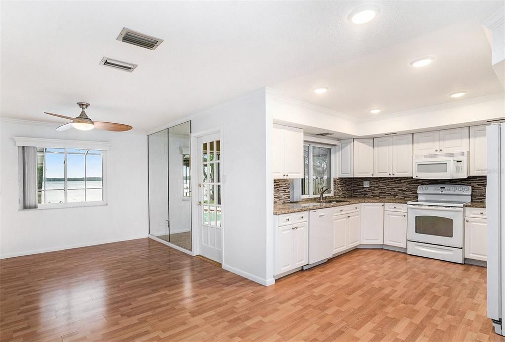 Activo con contrato: $850,000 (4 camas, 3 baños, 2324 Pies cuadrados)