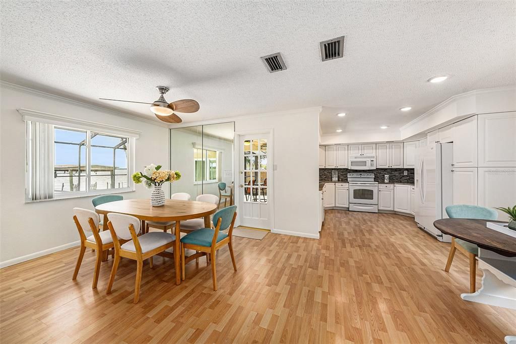 Activo con contrato: $850,000 (4 camas, 3 baños, 2324 Pies cuadrados)