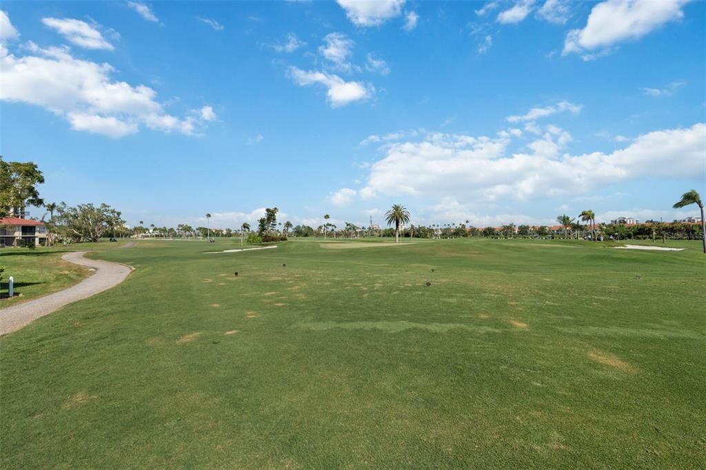 合同活跃: $399,000 (2 贝兹, 2 浴室, 915 平方英尺)