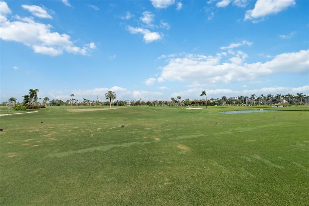 合同活跃: $399,000 (2 贝兹, 2 浴室, 915 平方英尺)