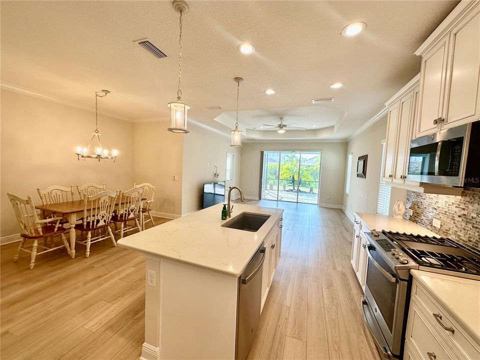 Active With Contract: $3,650 (3 beds, 2 baths, 1861 Square Feet)