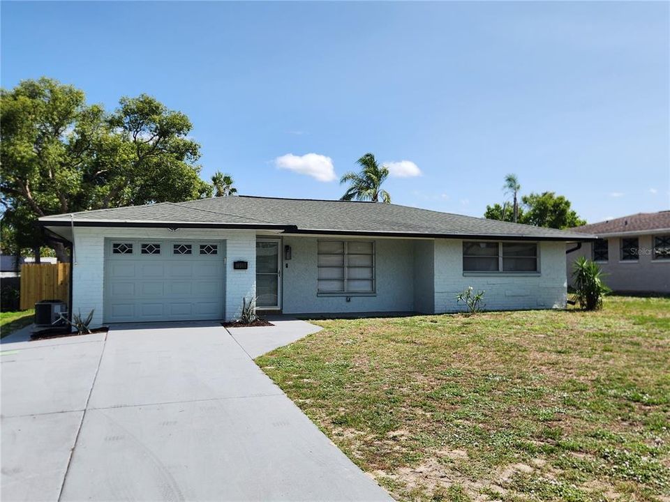 Recently Rented: $2,100 (3 beds, 2 baths, 1060 Square Feet)