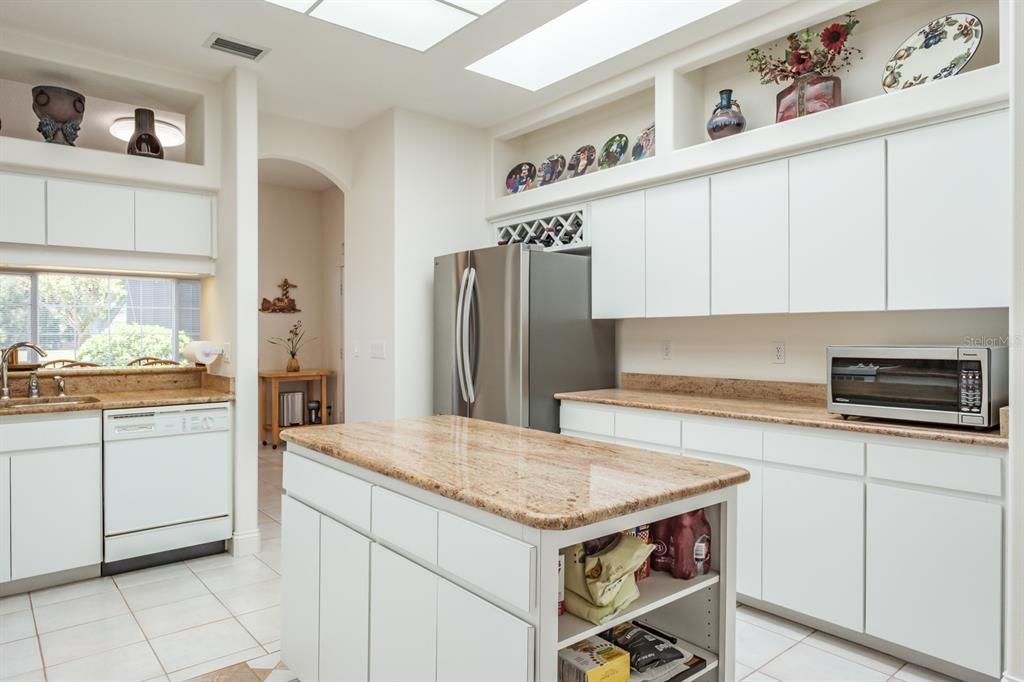 Activo con contrato: $1,875,000 (4 camas, 4 baños, 4292 Pies cuadrados)