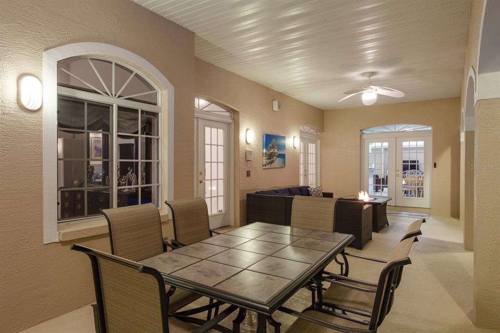 Activo con contrato: $1,875,000 (4 camas, 4 baños, 4292 Pies cuadrados)