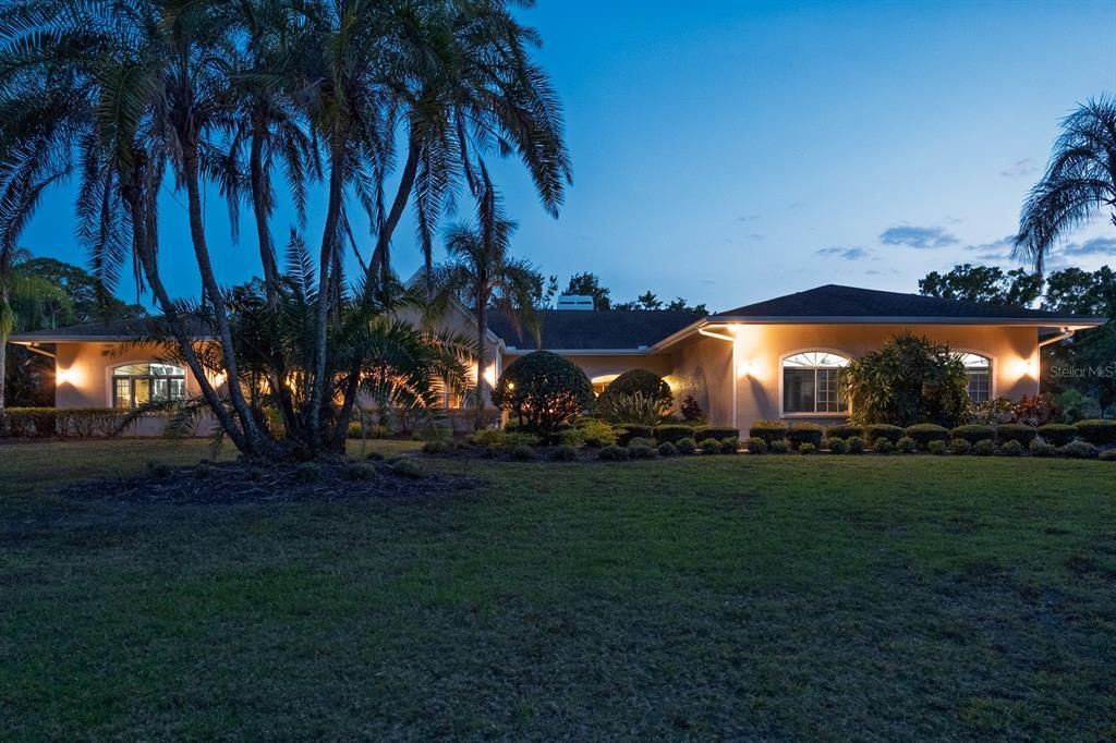 Activo con contrato: $1,875,000 (4 camas, 4 baños, 4292 Pies cuadrados)